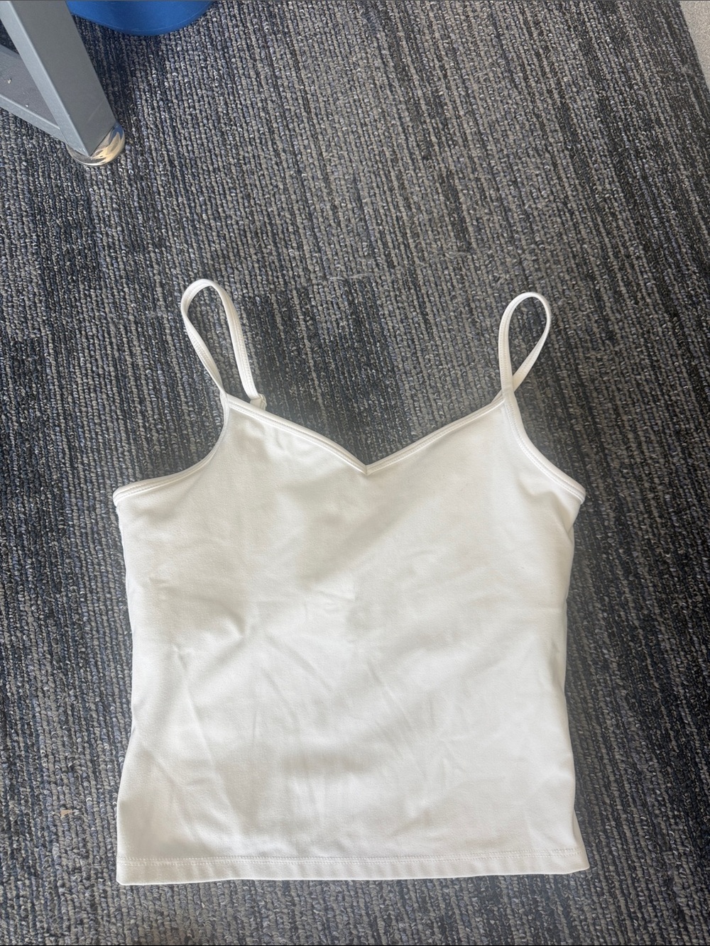 H&M women’s athletic crop camisole with built in bra